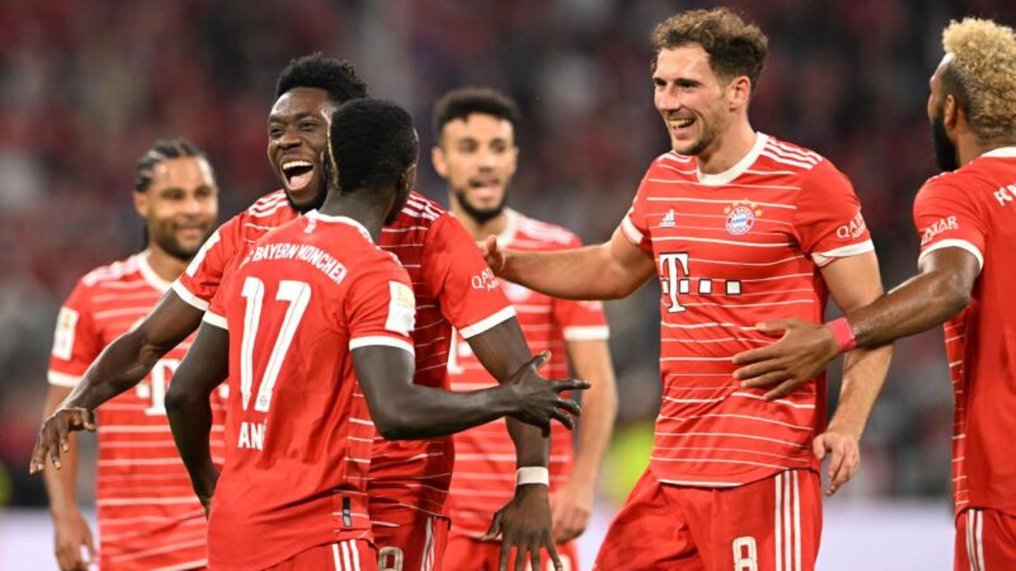 DFB-Pokal: Bayern-Spieler feiern