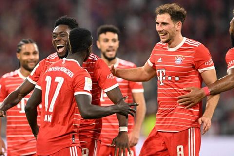 DFB-Pokal: Bayern-Spieler feiern