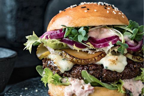 Rezept mit viel Saft und Gorgonzola: der stern-Burger