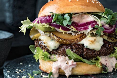 Rezept mit viel Saft und Gorgonzola: der stern-Burger