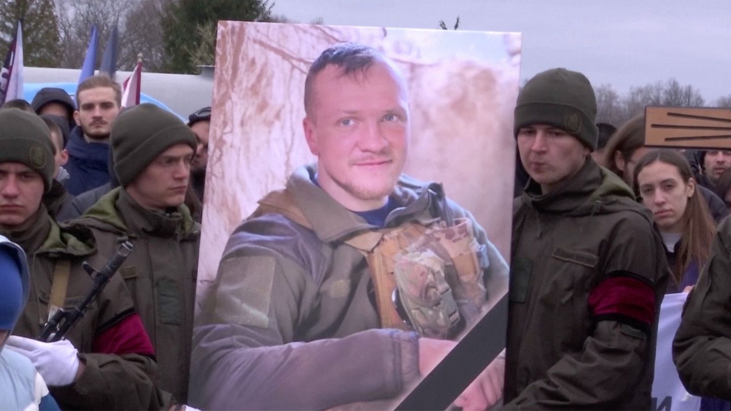 Ukraine war: mourning for fallen kickboxing world champion Vitaly Merinow (video)