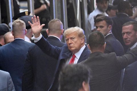 Ex-Präsident Donald Trump trifft am Gerichtsgebäude in Manhattan ein.