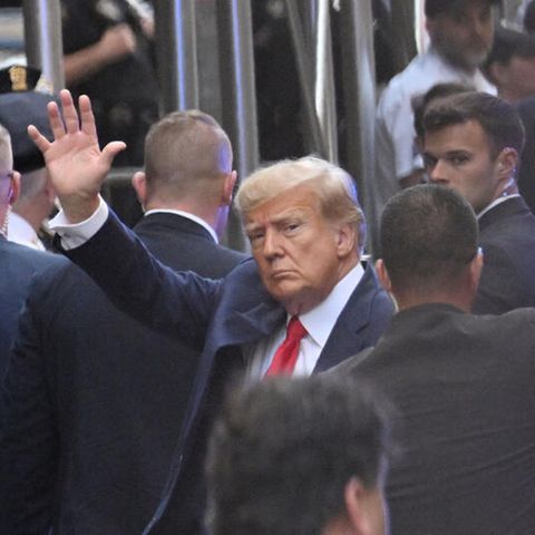 Ex-Präsident Donald Trump trifft am Gerichtsgebäude in Manhattan ein.