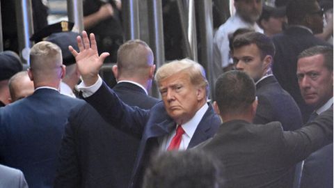 Ex-Präsident Donald Trump trifft am Gerichtsgebäude in Manhattan ein.