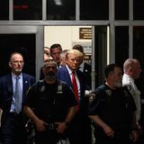 Trump auf dem Weg zur Anklageverlesung