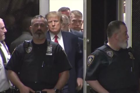 Video: USA: Trump vor Gericht erschienen