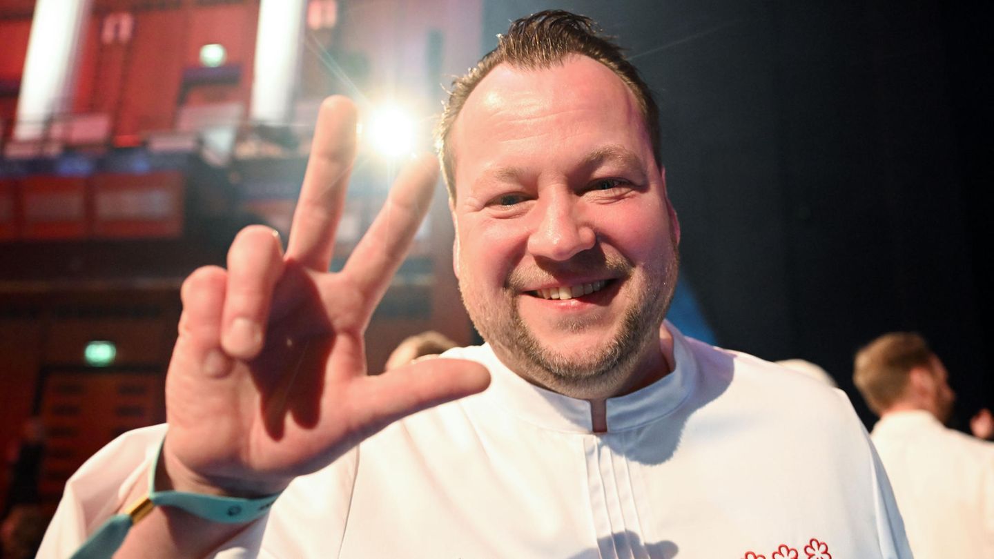 Jan Hartwig vom Restaurant «Jan» in München wird bei der Preisverleihung des Restaurantführers Guide Michelin für Deutschland mit dem dritten Stern ausgezeichnet.