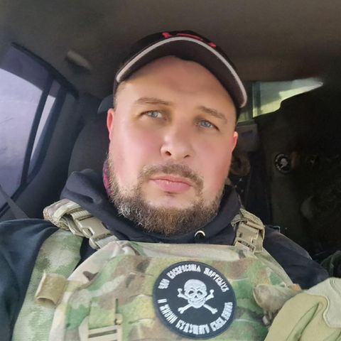 Der Z-Blogger Maxim Fomin wurde mitten in St. Petersburg Ziel eines Mordanschlags. 