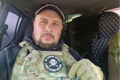 Der Z-Blogger Maxim Fomin wurde mitten in St. Petersburg Ziel eines Mordanschlags. 