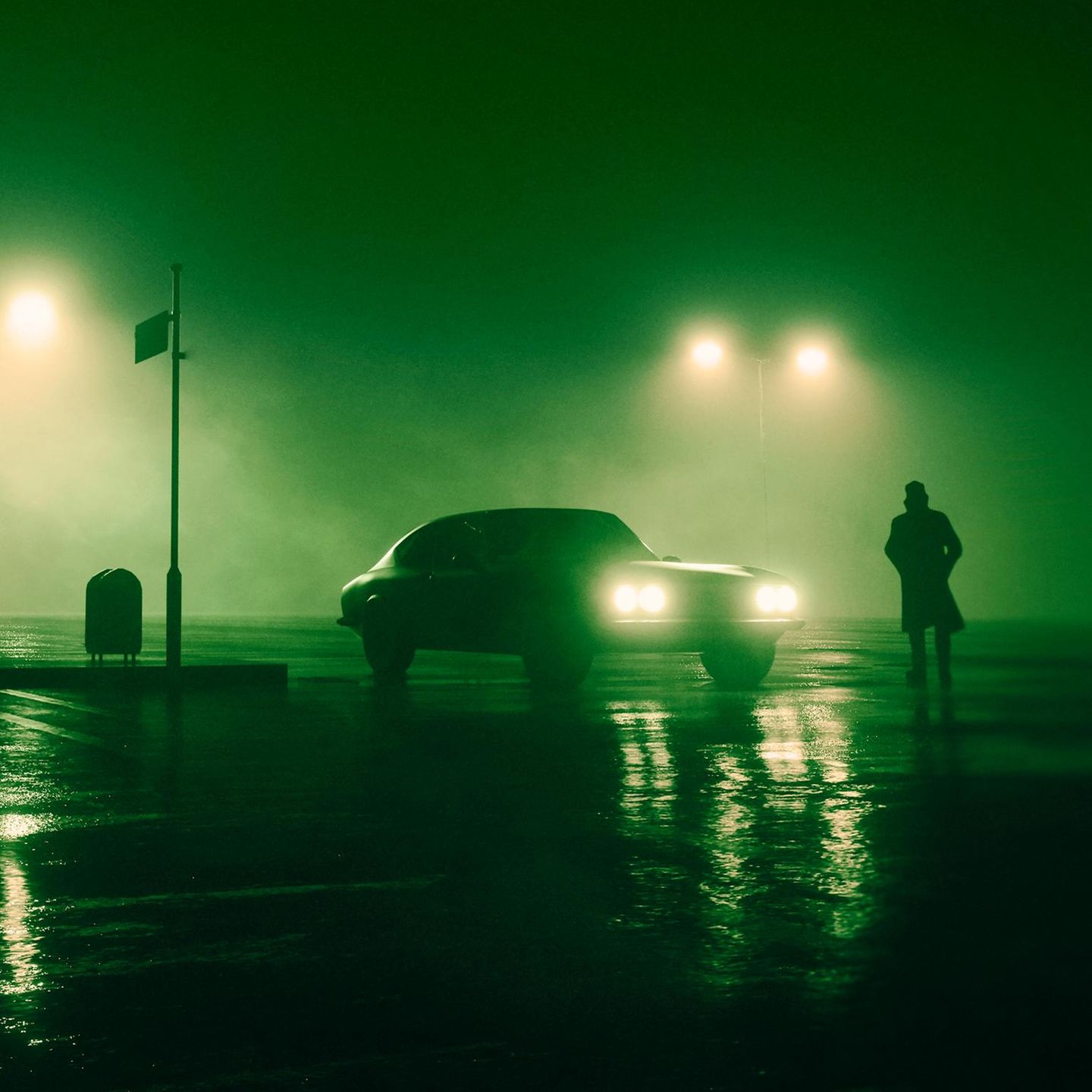 Auto nachts auf einem Parkplatz