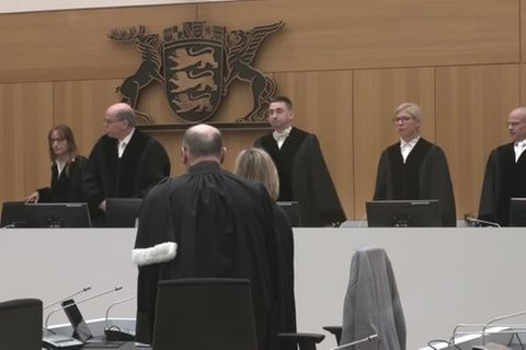 Video: Prozessbeginn in Stuttgart nach Schüssen auf Polizisten durch Reichsbürger