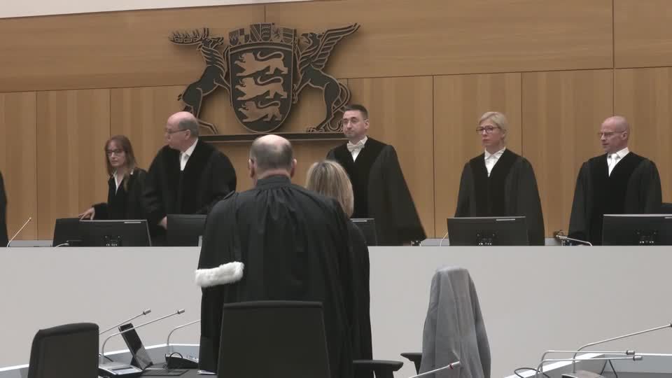 Video: Prozessbeginn in Stuttgart nach Schüssen auf Polizisten durch Reichsbürger