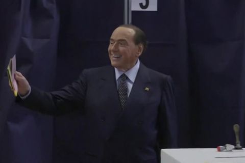 Video: Italiens Ex-Ministerpräsident Berlusconi auf Intensivstation