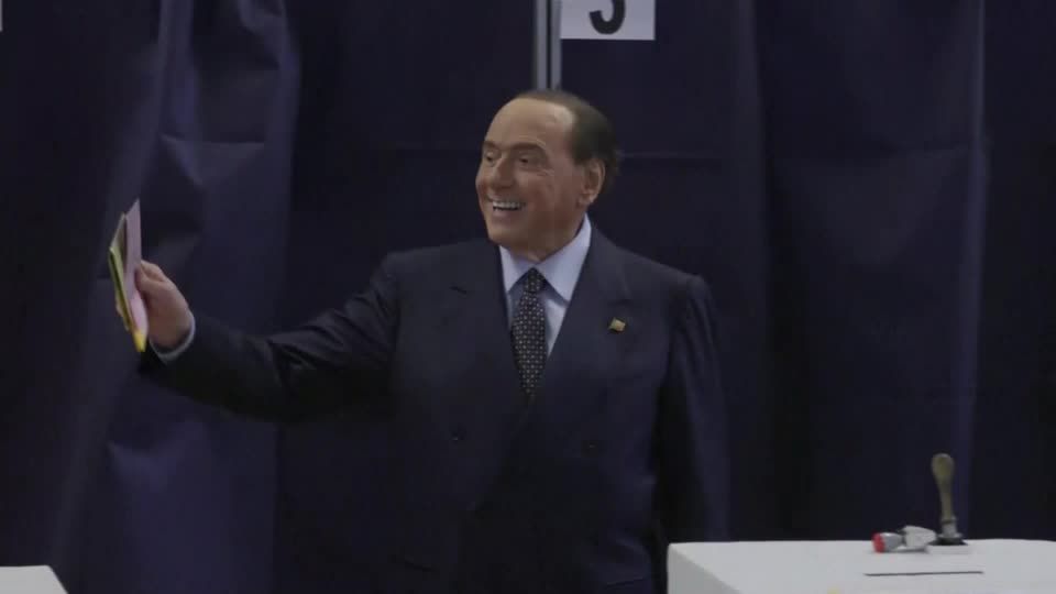 Video: Italiens Ex-Ministerpräsident Berlusconi auf Intensivstation