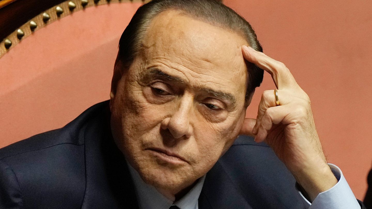 Silvio Berlusconi in hospital with heart problems