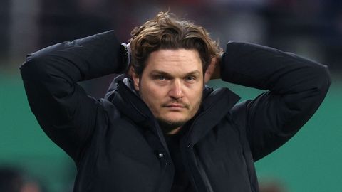 Fassungslos: Edin Terzic, Trainer von Borussia Dortmund, beim Pokalspiel gegen RB Leipzig