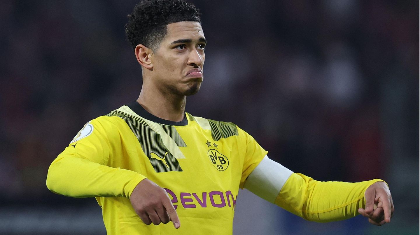 Jude Bellingham zeigt es an: der Trend des BVB geht derzeit steil abwärts.