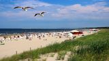 Die kleine polnische Hafenstadt Swinemünde liegt bei deutschen Urlaubern zur Osterzeit hoch im Kurs. Ein Grund dafür dürfte der lange feine Sandstrand sein. Im Gegensatz zu den meisten anderen Städten in diesem Ranking geht es in Swinemünde allerdings etwas gemächlicher zu. Reisende können sich im Kurpark entspannen, über die Promenade schlendern – oder einfach das Rauschen des Meeres genießen. 