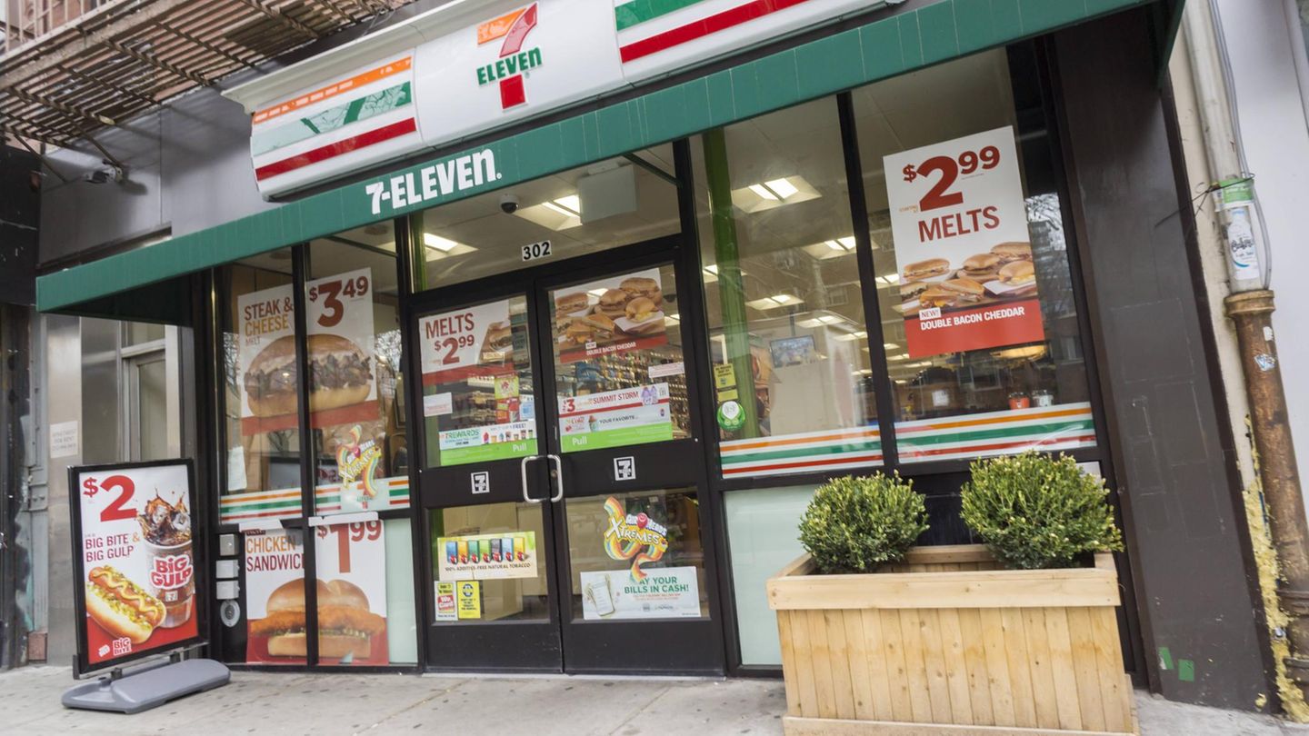 7-Eleven Supermarkt Convenience Store Fassade eines 7-Eleven-Ladens