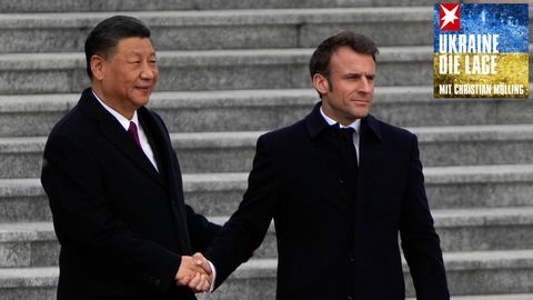 Ein etwas verkrampfter Händedruck: Chinas Staatschef Xi Jinping und der französische Präsident Emmanuel Macron