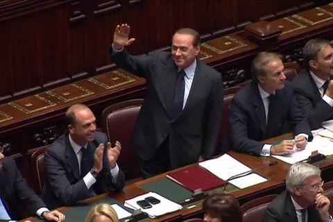 Video: Ärzte: Berlusconi leidet an Lungeninfektion und Blutkrebs