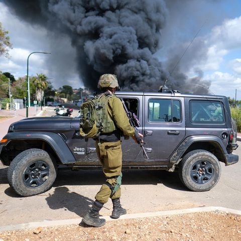 Rauch steigt auf, nachdem eine Rakete aus dem Libanon im Norden Israels eingeschlagen hat