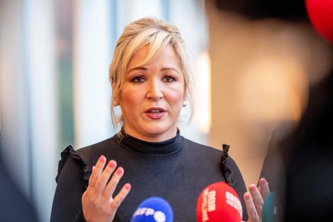 Sinn Féin: Wer ist Michelle O'Neill, die Frau, die jetzt Nordirland regiert?