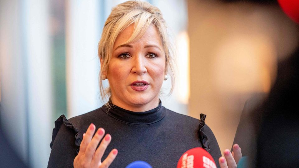 Nordirland: 25 Jahre Karfreitagsabkommen: Wer ist Michelle O'Neill, die Frau, die Nordirland regieren könnte?