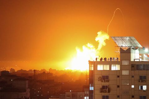 Explosionen überm Gaza-Streifen