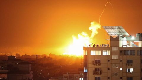 Explosionen überm Gaza-Streifen