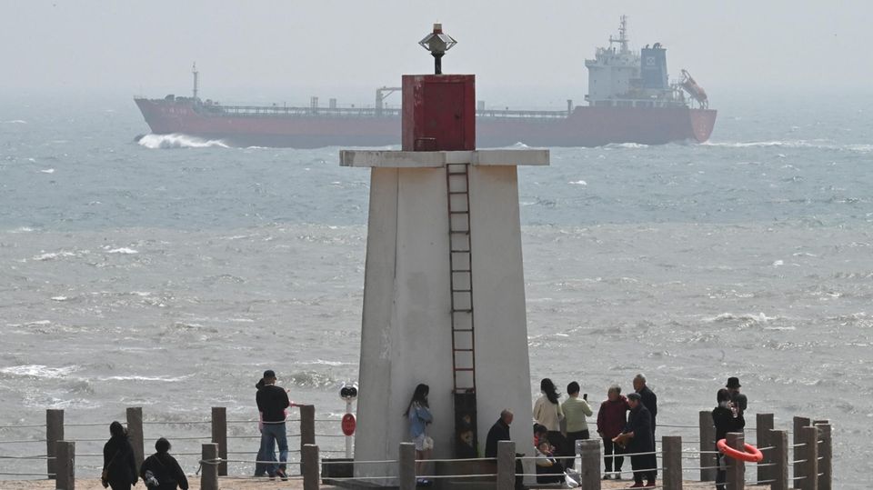 Ein chinesisches Schiff vor der Küste Taiwans