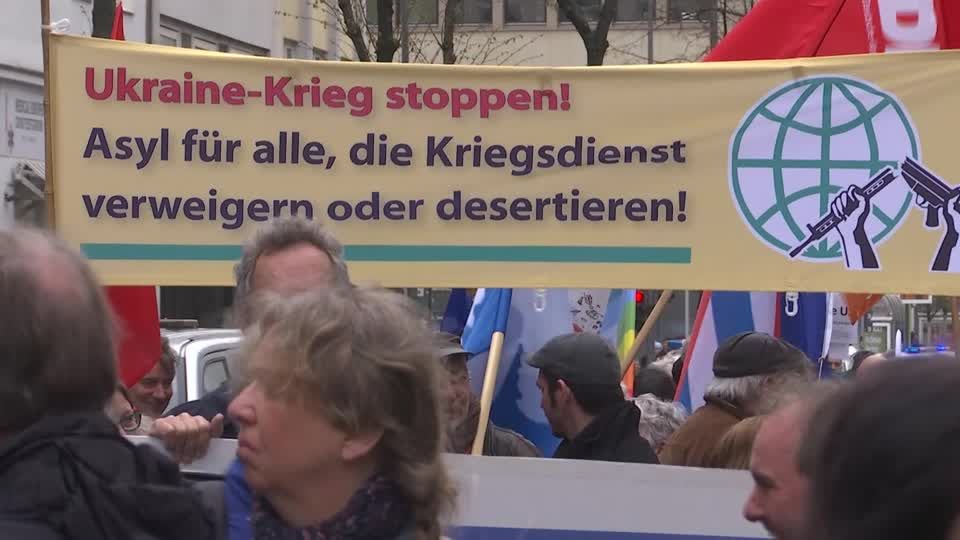 Video: Traditionelle Ostermärsche fordern Frieden in der Ukraine