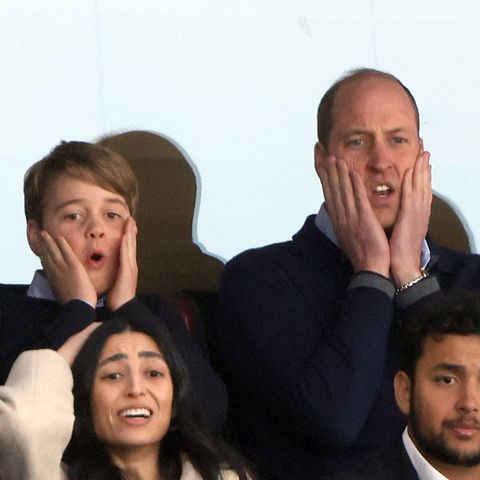 Prinz George und Prinz William auf der Tribüne des Fußballstadions