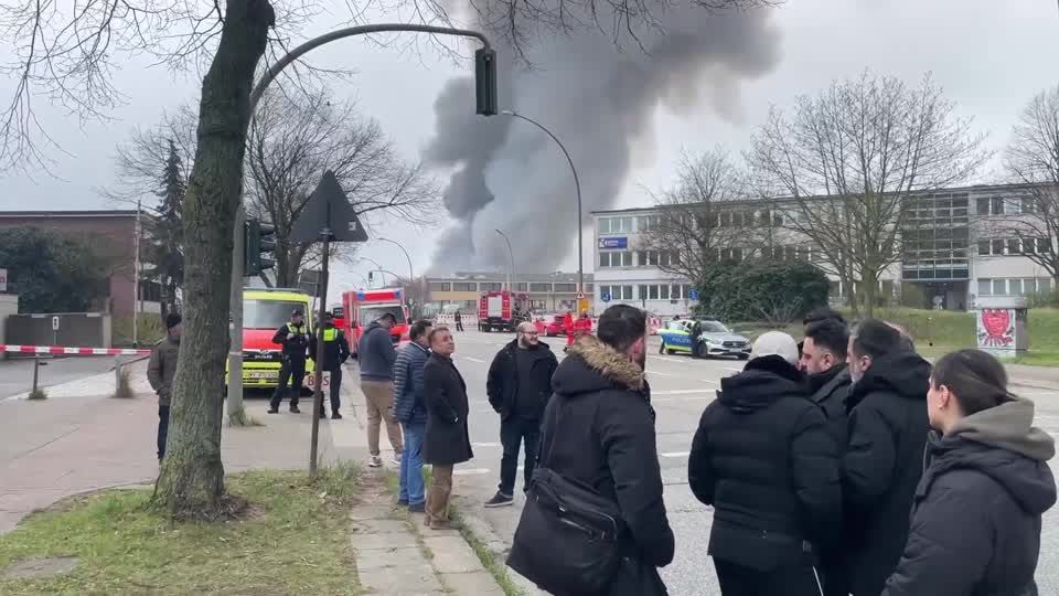 Video: Großbrand in Hamburg: Gefahr durch Rauchgase