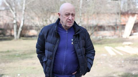 Nach Anschlag in St. Petersburg: Jewgeni Prigoschin erschien zur Beerdigung von Maxim Fomin 