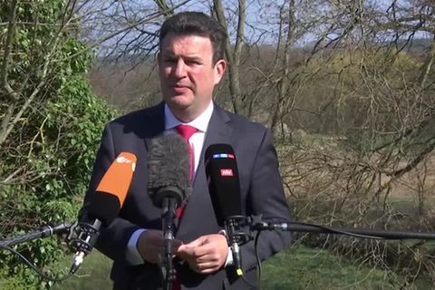 Video: Hubertus Heil: "Deutschland darf den Respekt vor körperlich harter Arbeit nicht verlieren"