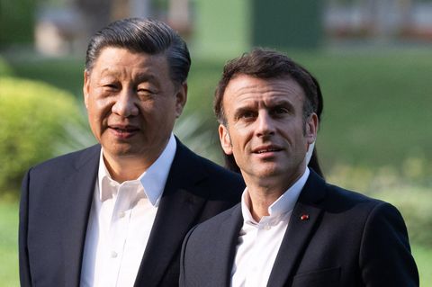 Der chinesische Präsident Xi Jinping (l.) und der französische Präsident Emmanuel Macron