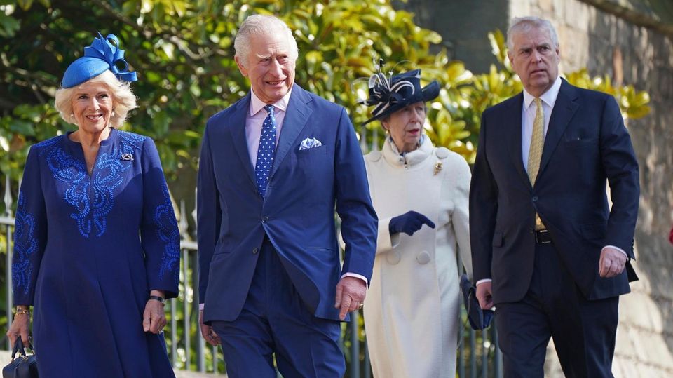 Camilla, Charles III., Prinzessin Anne und Prinz Andrew