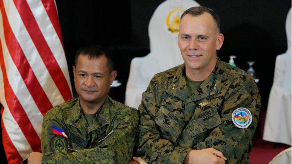 US-Generalmajor Eric Austin und Marvin Licudin, Übungsleiter der philippinischen Armee