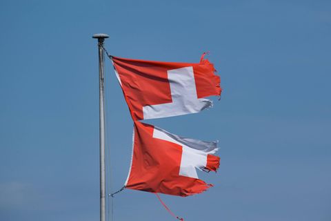 Zerrissene Flagge Schweiz