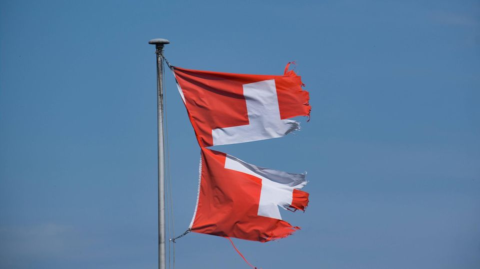 Zerrissene Flagge Schweiz