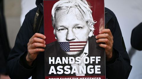 "Hände weg von Assange": Gegen die Auslieferung des Australiers an die USA gibt es seit Jahren Proteste