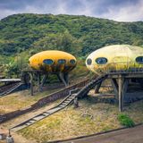 Auch diese eins als futuristische Wohnungen gedachten Objekte fand der Fotograf in Taiwan. Sein Bild steht unter dem Motto: "Sie kamen in Frieden."