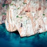 Auch in Italien gibt es Orte, die nicht wirklich einladend aussehen. "It's not the destination that matters", fällt Gebauer zu diesem in den Felsen gebauten Haus ein. 