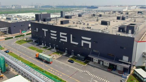 Eine Luftaufnahme von der Tesla-Gigafactory in Shanghai