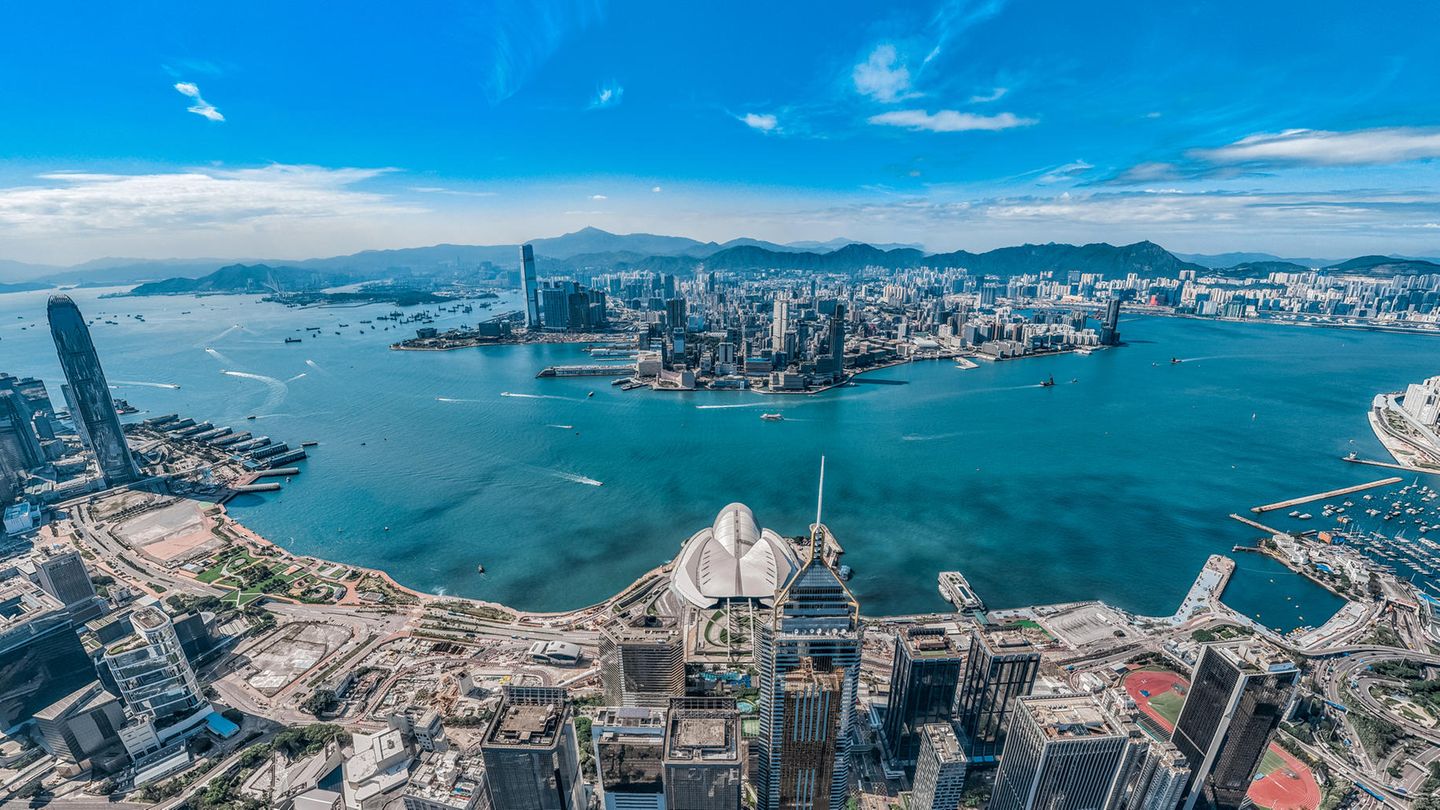 Rund sieben Millionen Menschen leben in HongKong, die meisten von ihnen nutzen regelmäßig den öffentlichen Nahverkehr. Und trotz hohem Fahrgastaufkommen scheint das Konzept aufzugehen. 