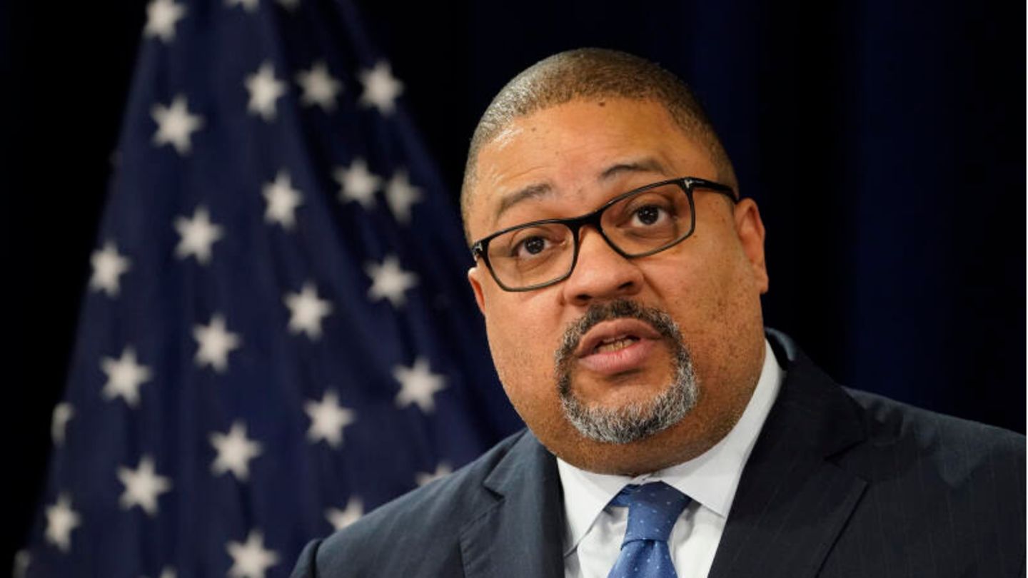 Alvin Bragg auf einer Pressekonferenz nach der Anklageerhebung gegen Donald Trump