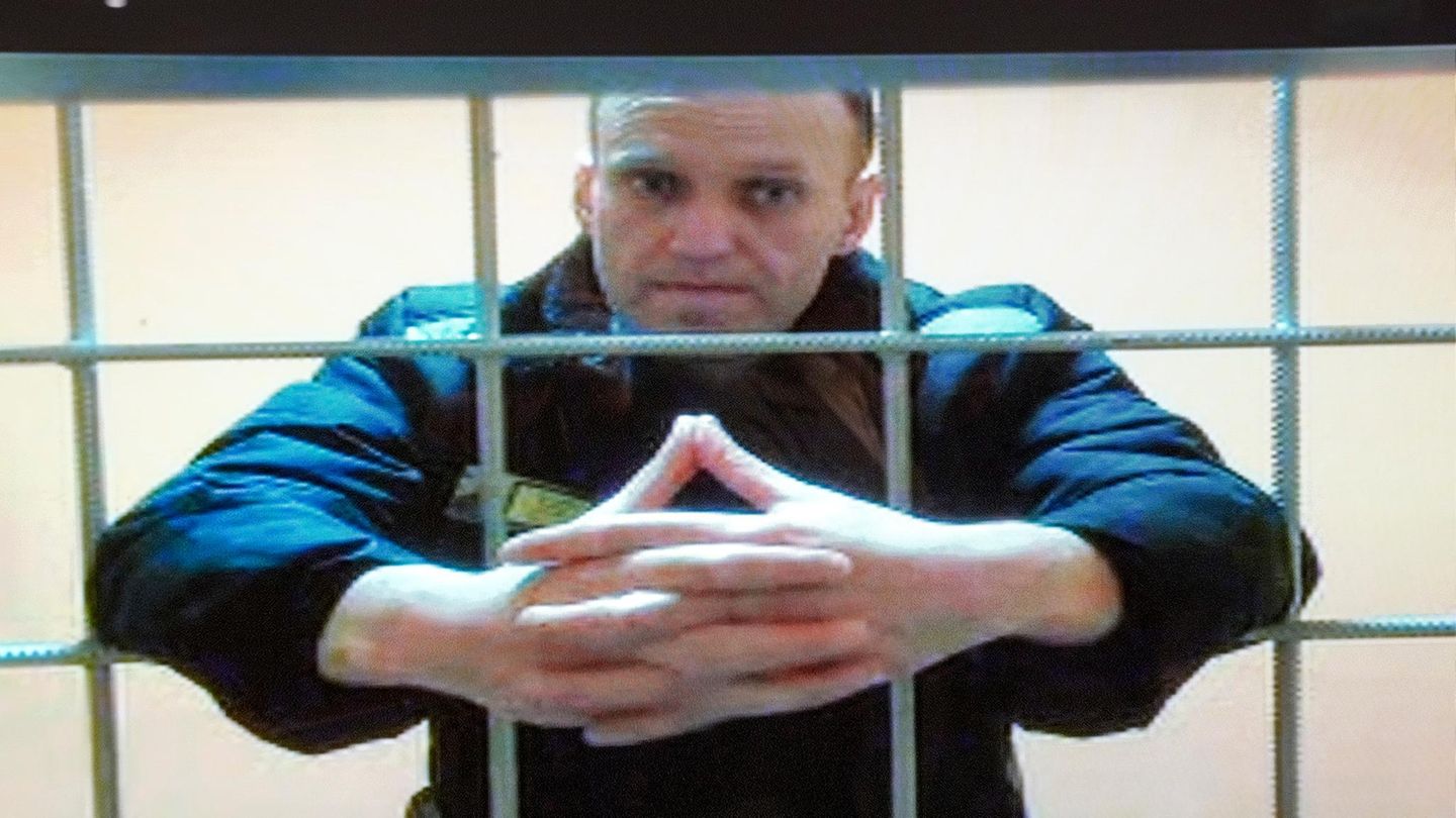 Russland: Alexej Nawalny ist auf einem Bildschirm zu sehen