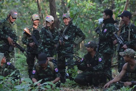 Video: Medienberichte: Mindestens 50 Tote bei Angriff auf Rebellen-Versammlung in Myanmar