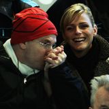 Im Februar 2006 zeigten sich Albert und Charlène das erste Mal zusammen in der Öffentlichkeit und Beisein der Presse. Auf den Rängen des Olympischen Stadions von Turin verfolgten der Fürst – er hatte 2005 die Geschäfte nach dem Tod seines Vaters Rainier übernommen – und seine Freundin die Eröffnungszeremonie. 